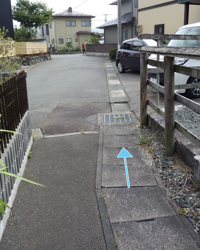 道路へ