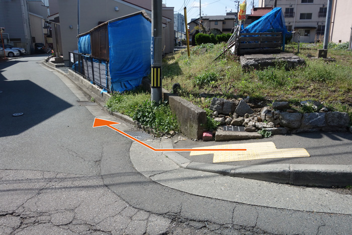 西へ