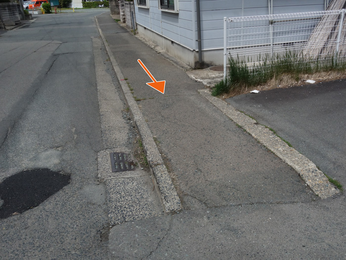 元水路の歩道
