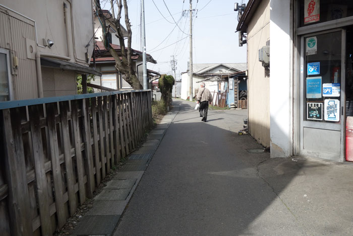 道路向かい