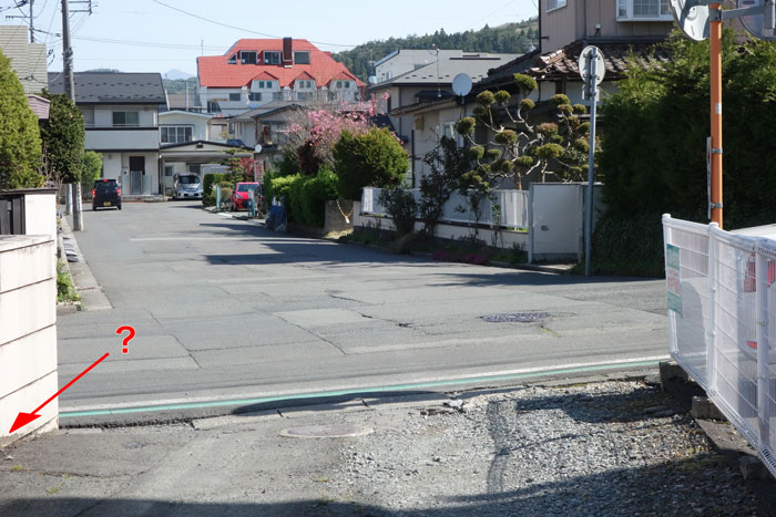 アパート通路北