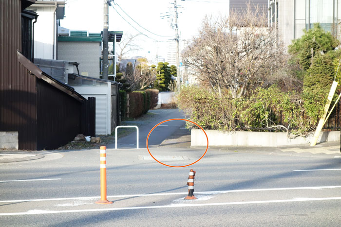 道路向かい暗渠