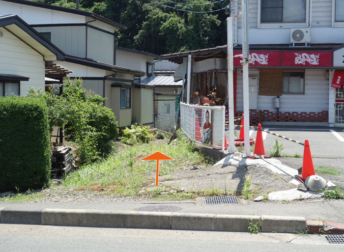 表通り側道路