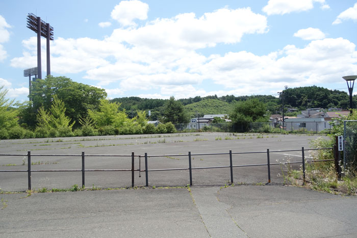 県営野球場駐車場