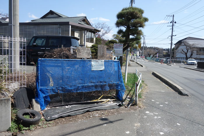 向いのごみ集積場