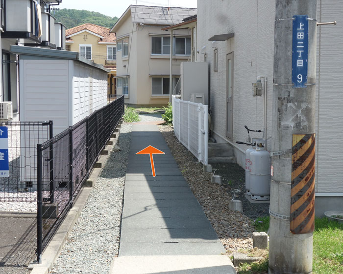 建物への通路