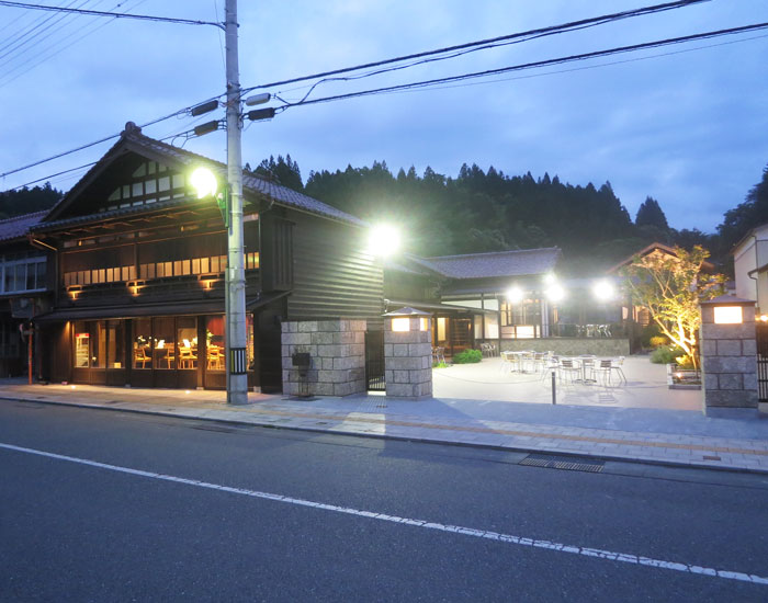まちや世田米駅-夜