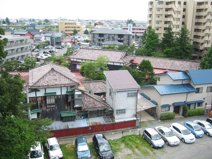 本館とマンション